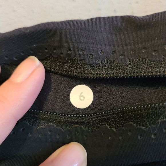 Lululemon running shorts bonded seam size 6 - Picture 5 of 6
